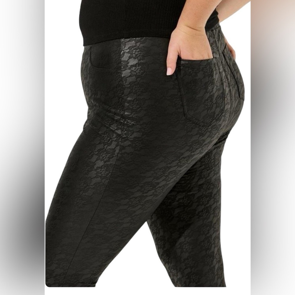 *TORRID* Black Lace Leggings NWT Size 0/Large/12 - Picture 2 of 12